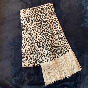 Black and white printed scarf with fringe